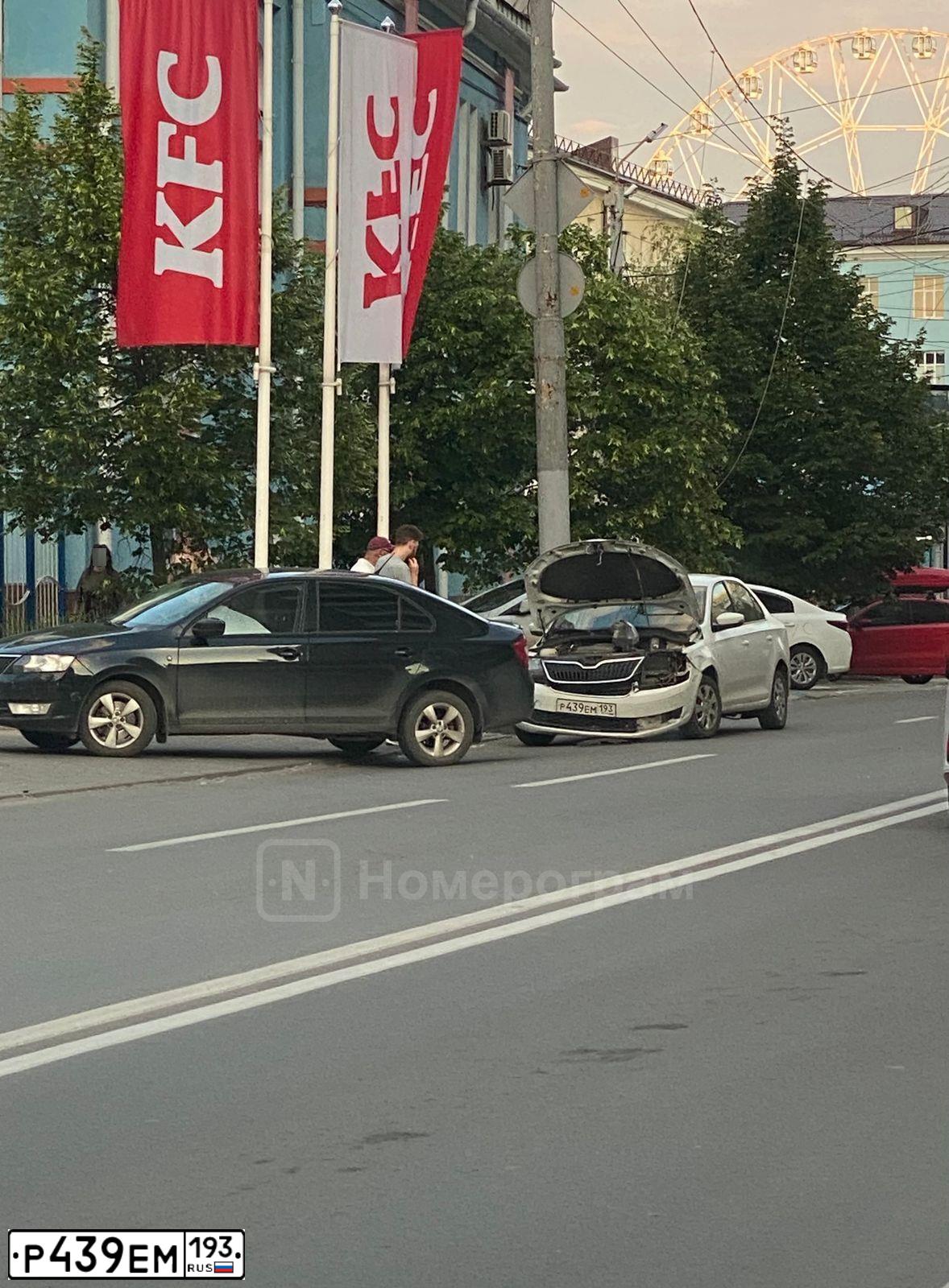 Фото автомобиля SKODA RAPID, 2019 — госномер Р439ЕМ193. Цвет: Белый