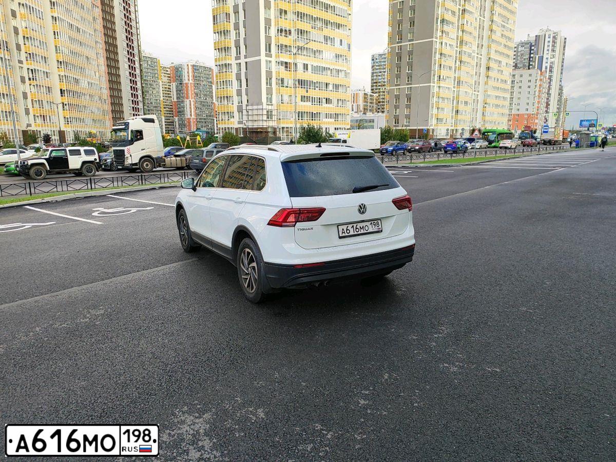 Фото автомобиля VOLKSWAGEN TIGUAN, 2018 — госномер А616МО198. Цвет: БЕЛЫЙ