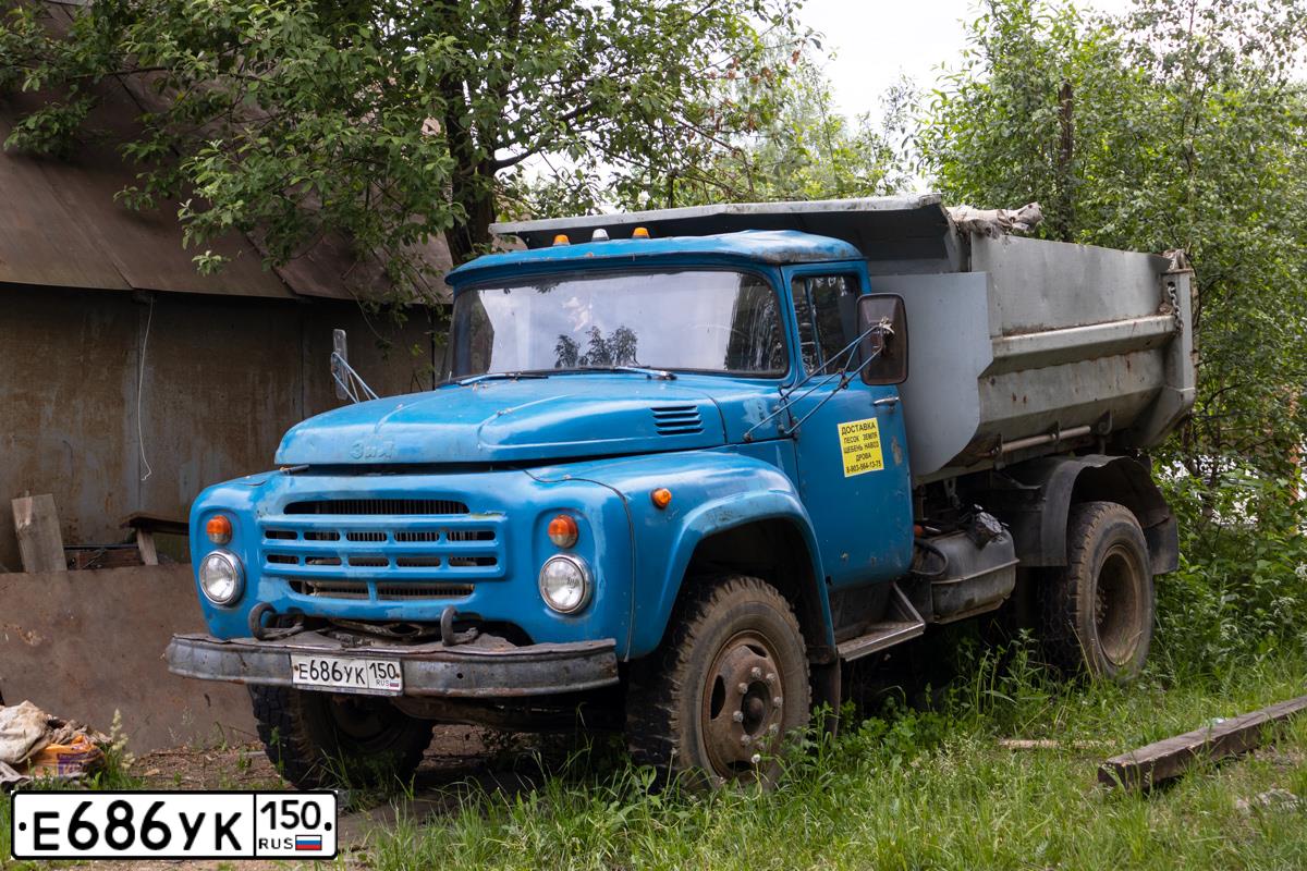Фото автомобиля ZIL MMZ 4520 /6X4/, 1991 — госномер Е686УК150. Цвет: СИНИЙ
