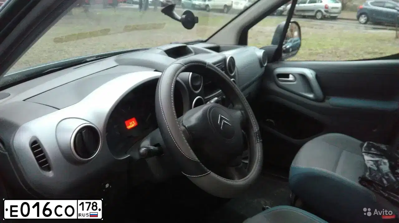 Фото автомобиля CITROEN BERLINGO, 2011 — госномер Е016СО178. Цвет: СЕРЫЙ