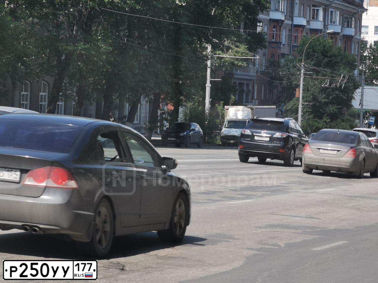 Фото автомобиля LEXUS IS250, 2007 — госномер О151ВХ550. Цвет: Красный