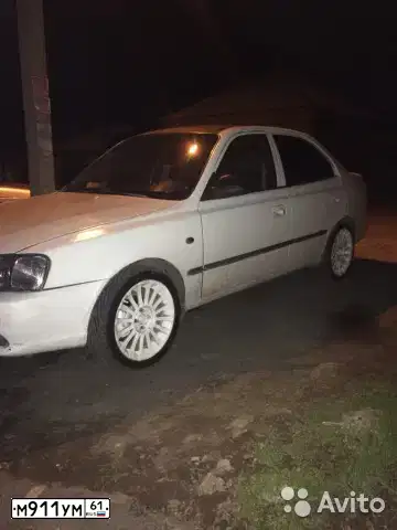 Фото автомобиля LADA 2110, 2001 — госномер М911УМ61. Цвет: СВЕТЛО-СЕРЕБРИСТЫЙ  МЕТАЛЛИК