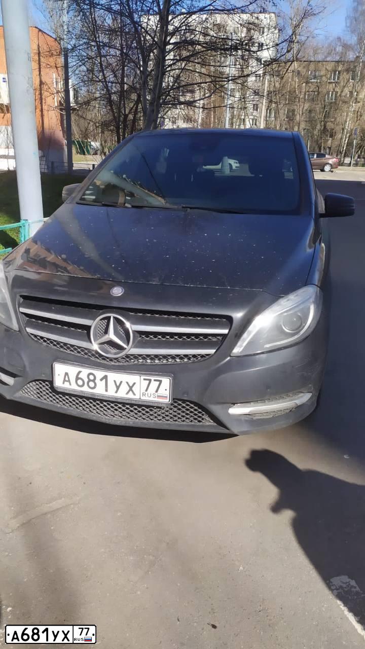 Фото автомобиля MERCEDES B-KLASSE, 2012 — госномер А681УХ77. Цвет: ЧЕРНЫЙ
