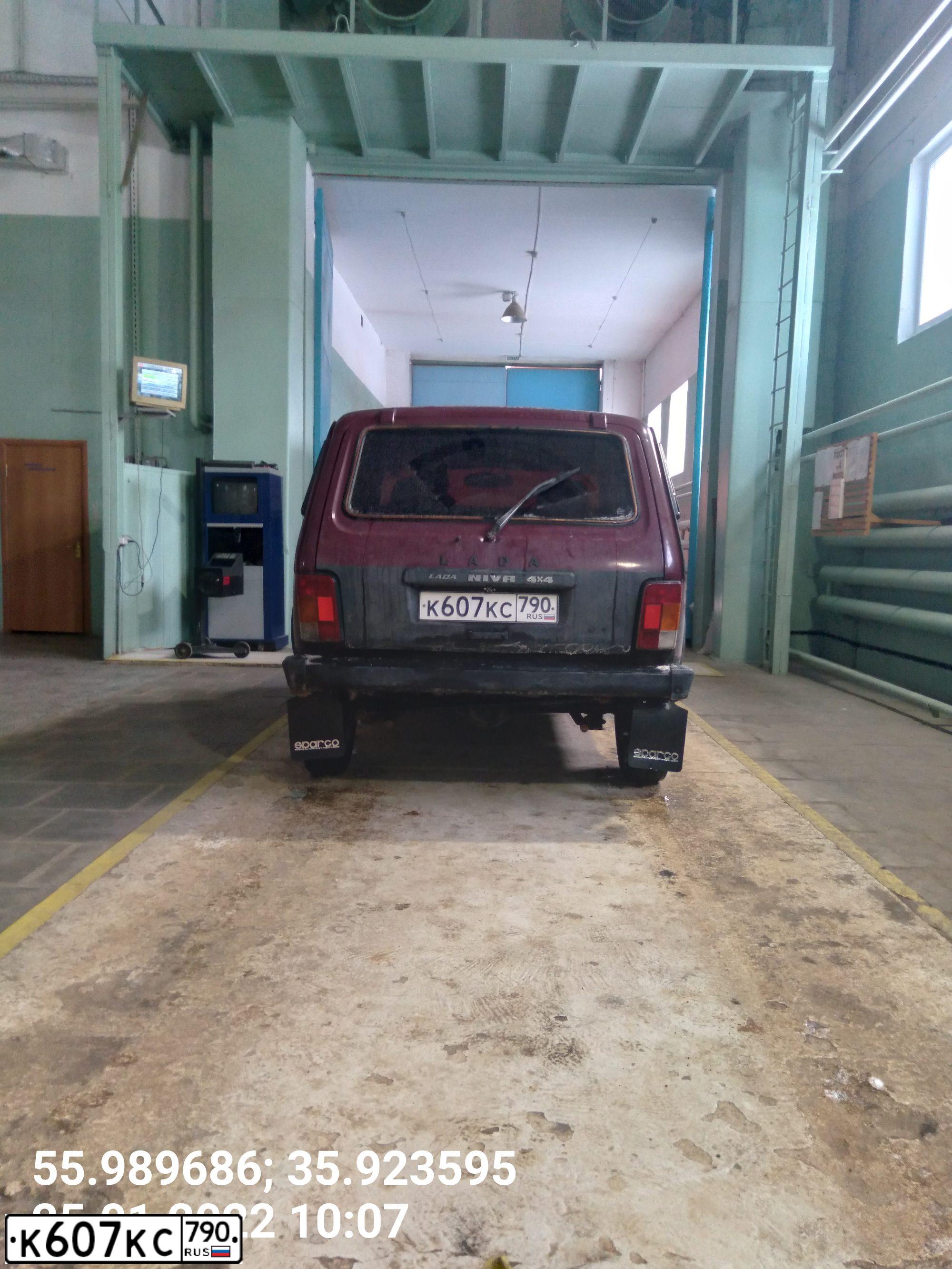 Фото автомобиля LADA 2121 NIVA, 1998 — госномер М071ТЕ197. Цвет: ТЕМНО-БОРДОВЫЙ