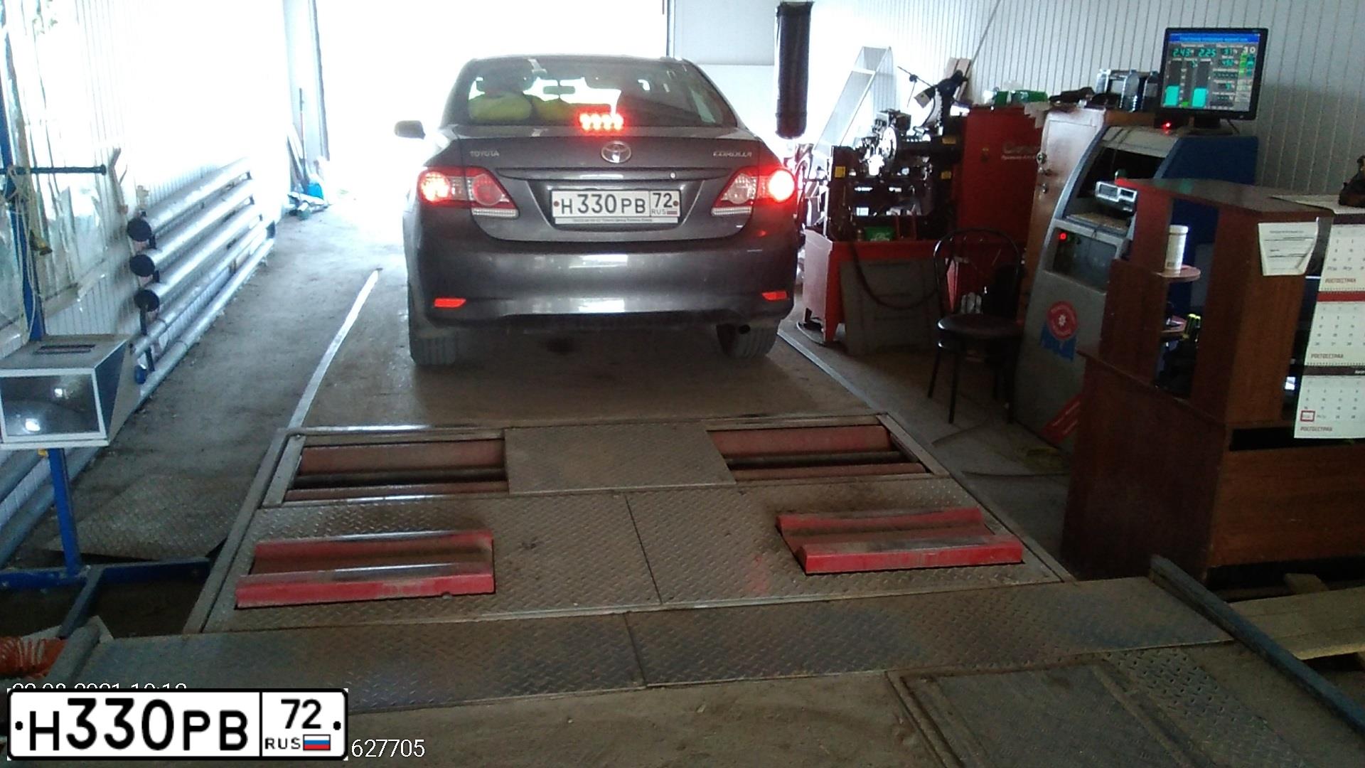 Фото автомобиля TOYOTA COROLLA, 2011 — госномер Н330РВ72. Цвет: СЕРЫЙ