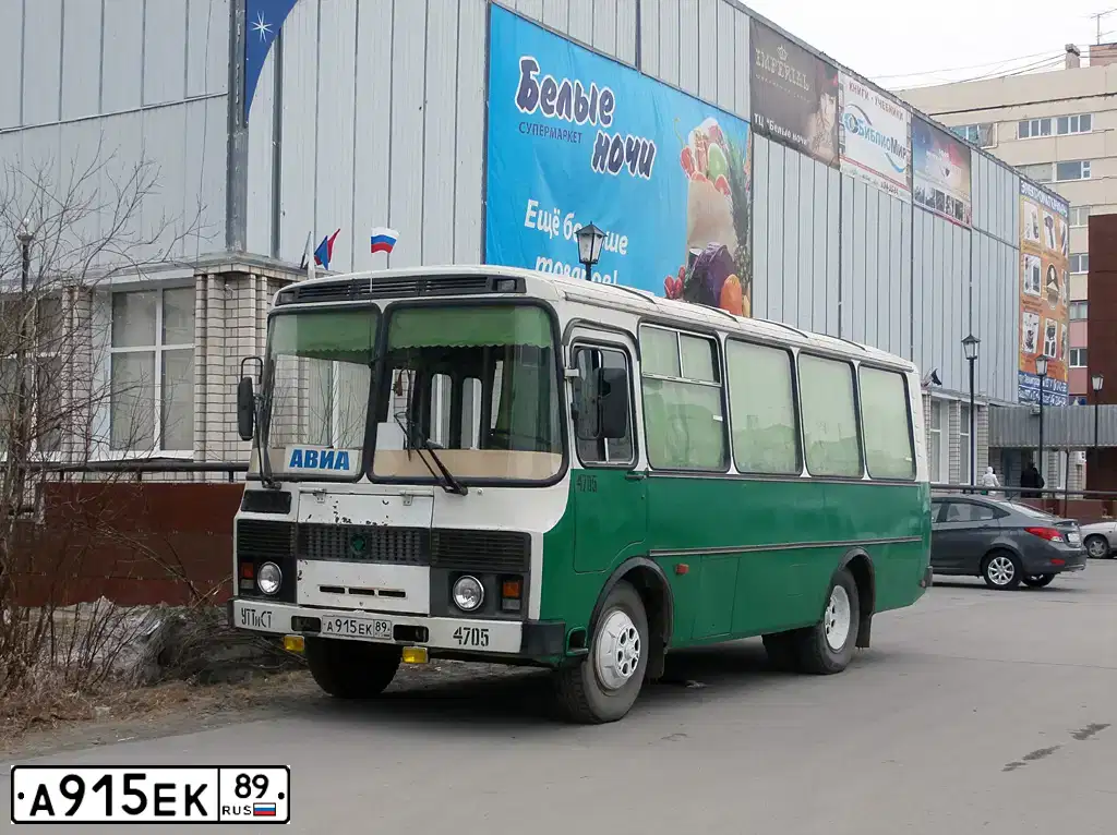 Фото автомобиля PAZ 3205, 1998 — госномер А915ЕК89. Цвет: БЕЛО-ЗЕЛЕНЫЙ