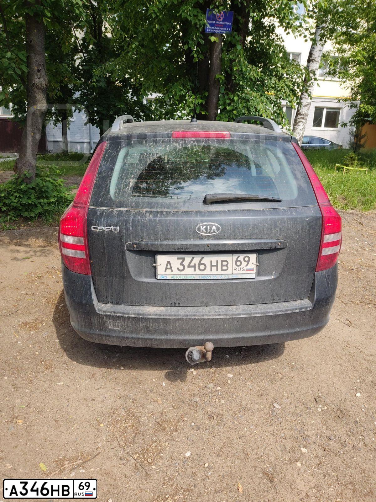 Фото автомобиля KIA CEE'D, 2008 — госномер Е680ЕК178. Цвет: ЧЕРНЫЙ ПЕРЛАМУТР
