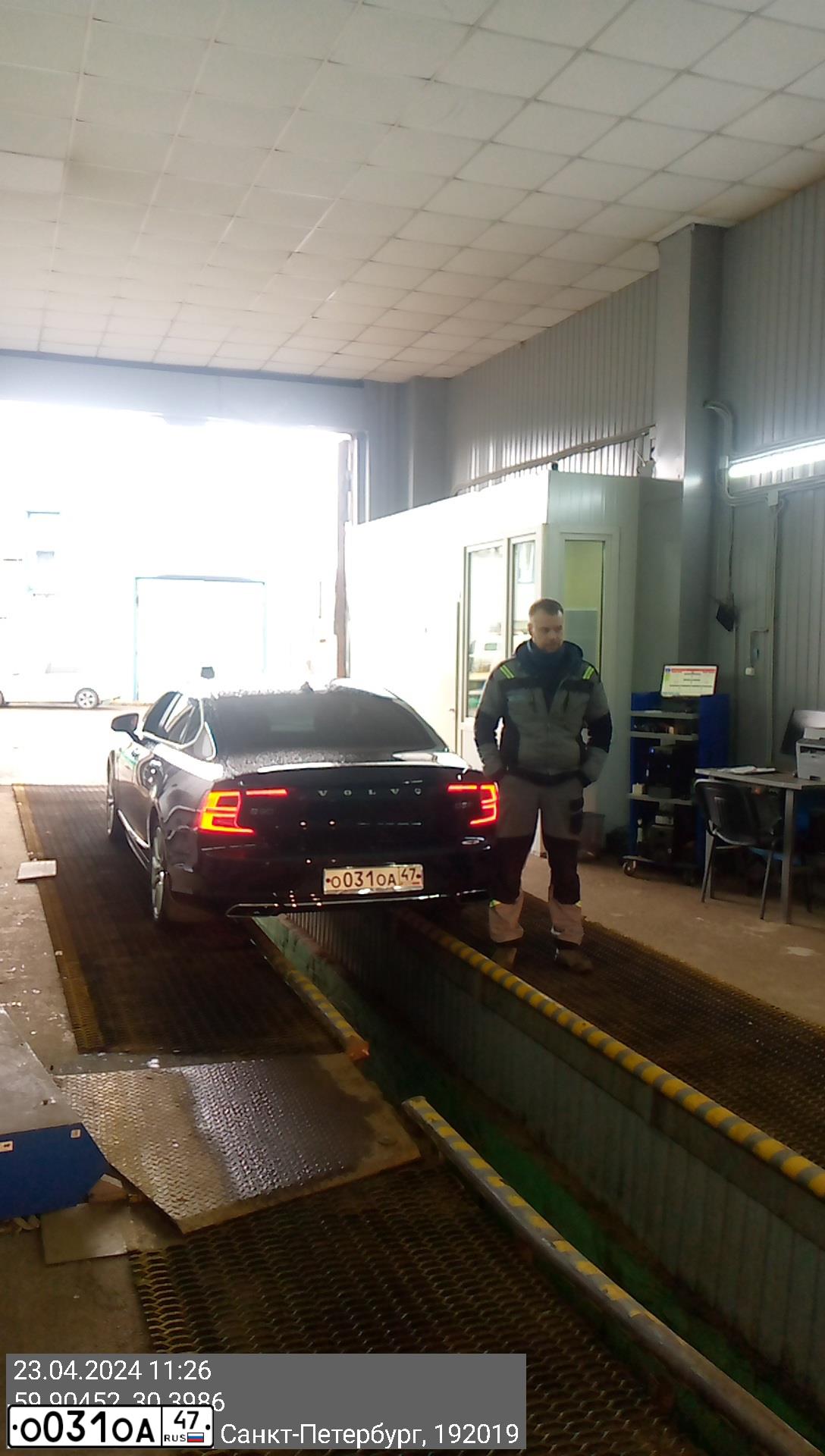 Фото автомобиля VOLVO S80, 2008 — госномер О031ОА47. Цвет: ЧЕРНЫЙ