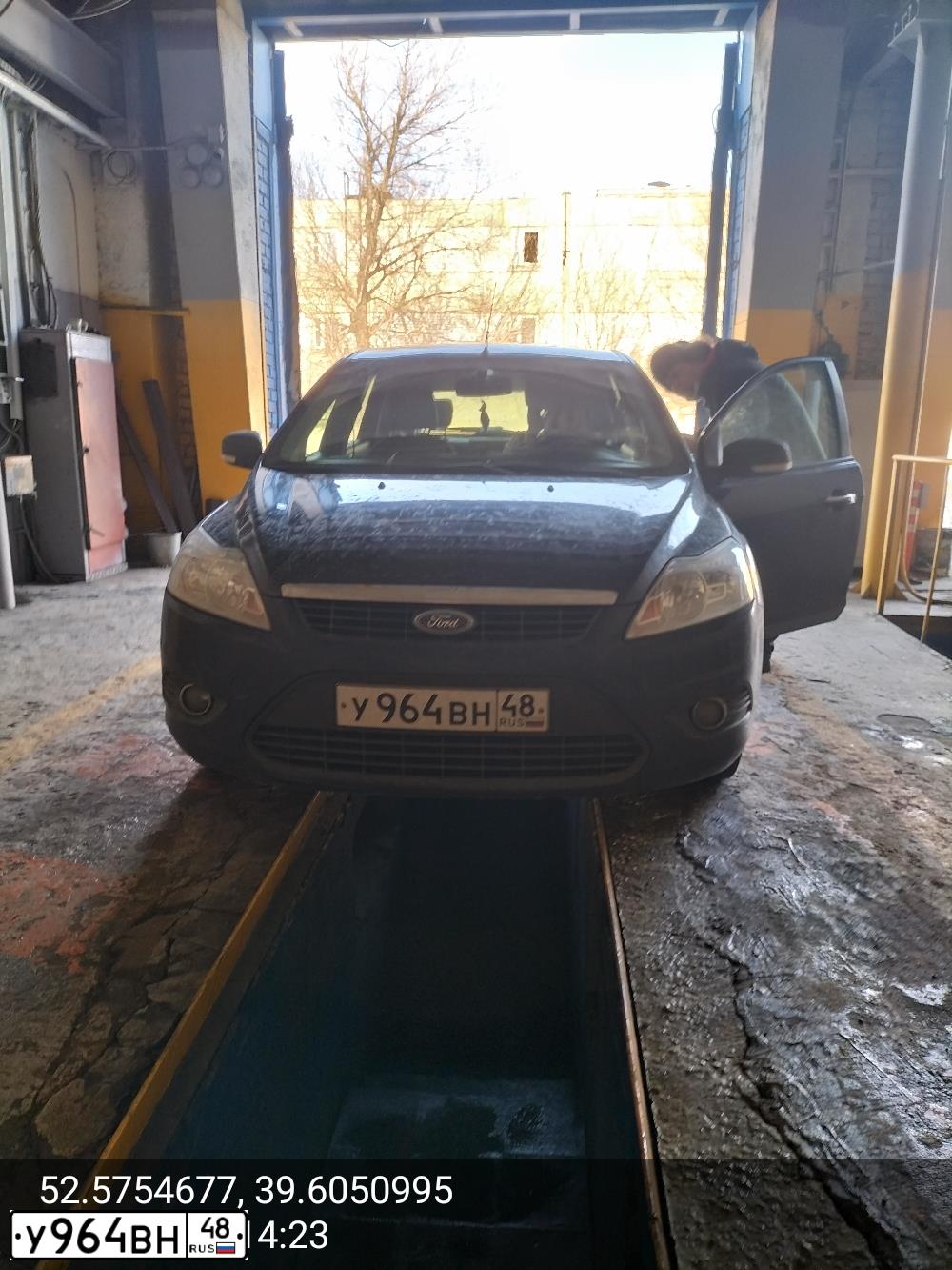 Фото автомобиля FORD FOCUS, 2008 — госномер У964ВН48. Цвет: ТЕМНО-СИНИЙ