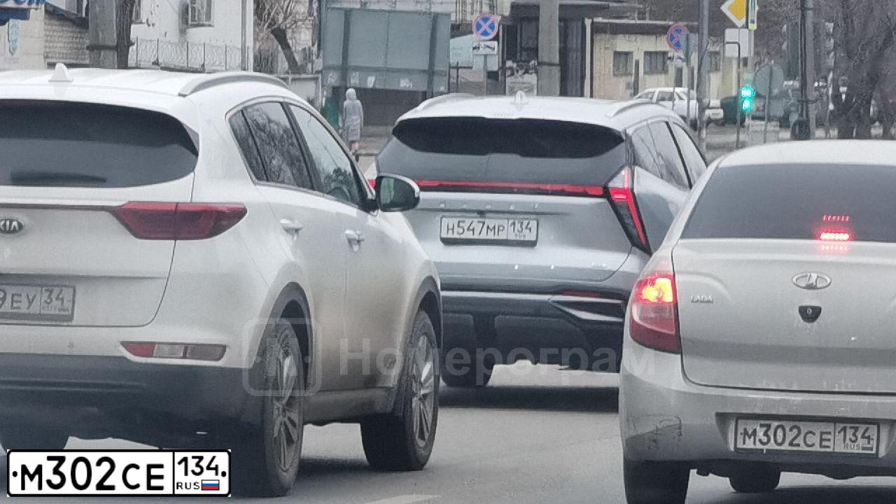 Фото автомобиля LADA 2190 GRANTA, 2016 — госномер М302СЕ134. Цвет: Серебристый