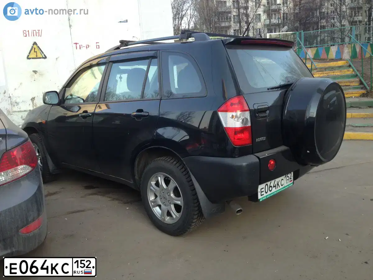 Фото автомобиля TAGAZ TINGO, 2011 — госномер Е064КС152. Цвет: ЧЕРНЫЙ