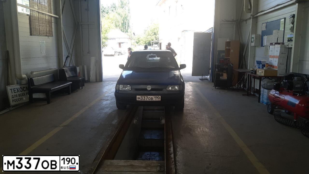 Фото автомобиля SKODA FELICIA, 1996 — госномер М337ОВ190. Цвет: СИНИЙ ТЕМНЫЙ