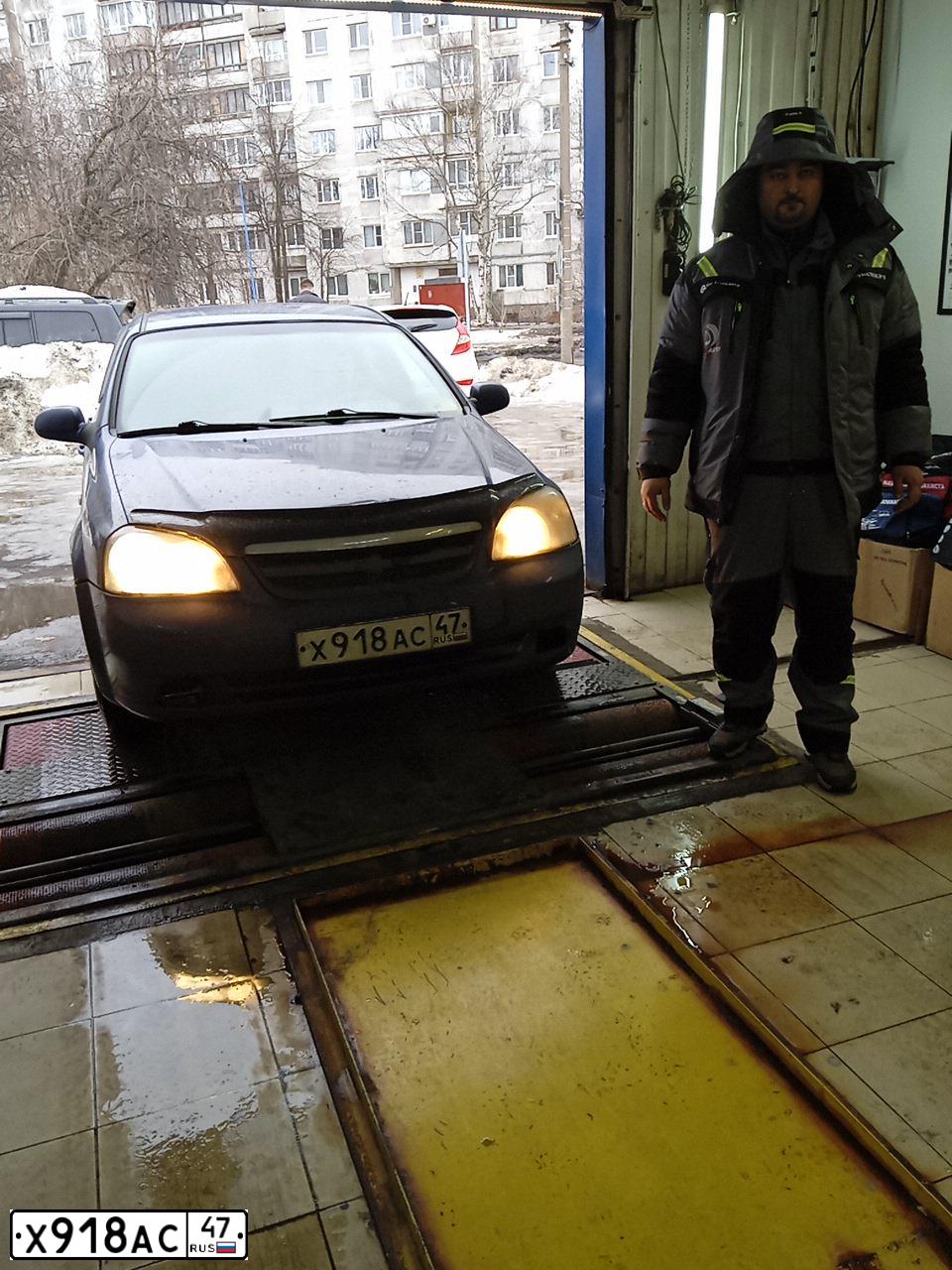 Фото автомобиля CHEVROLET LACETTI, 2006 — госномер К300НТ147. Цвет: СИНИЙ