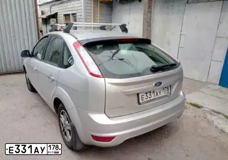 Фото автомобиля FORD FOCUS, 2010 — госномер М550ТО198. Цвет: Серебристый