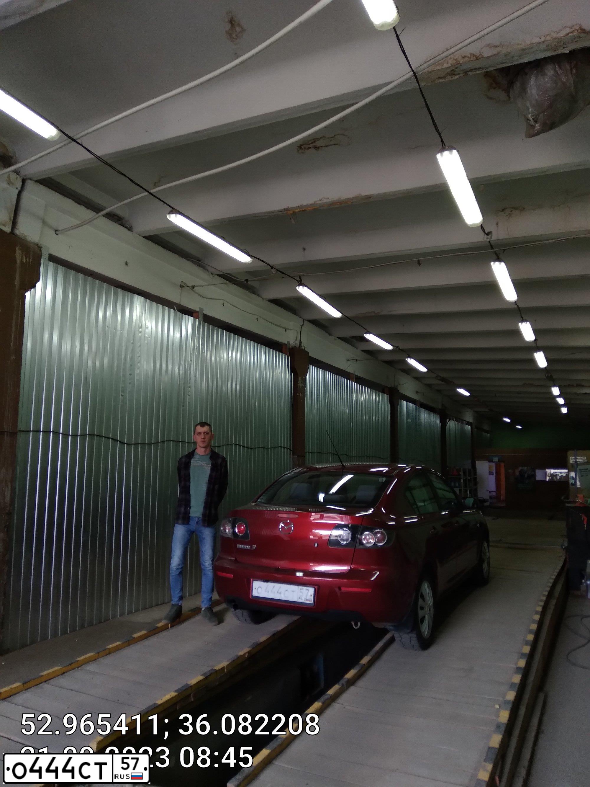 Фото автомобиля MAZDA 3, 2008 — госномер В033ВР57. Цвет: Красный