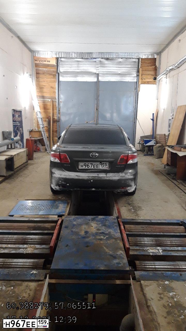 Фото автомобиля TOYOTA AVENSIS, 2009 — госномер Е598АК159. Цвет: ОЛИВКОВЫЙ