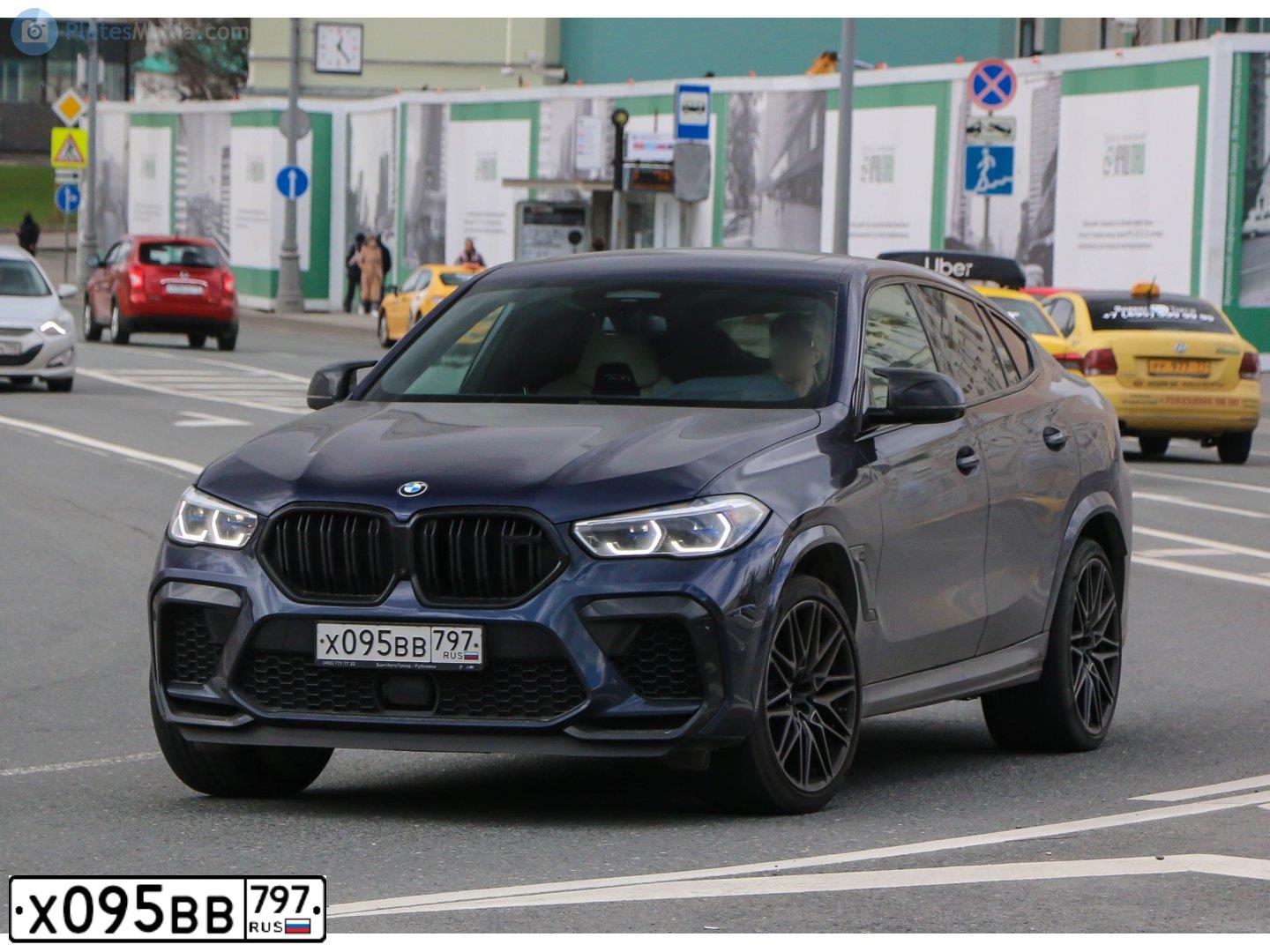 Фото автомобиля BMW X6M, 2020 — госномер Х095ВВ797. Цвет: синий