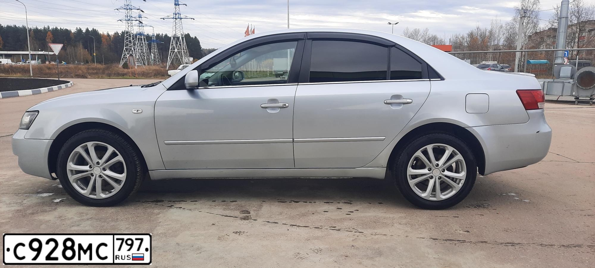 Фото автомобиля HYUNDAI SONATA, 2007 — госномер С928МС797. Цвет: СЕРЫЙ