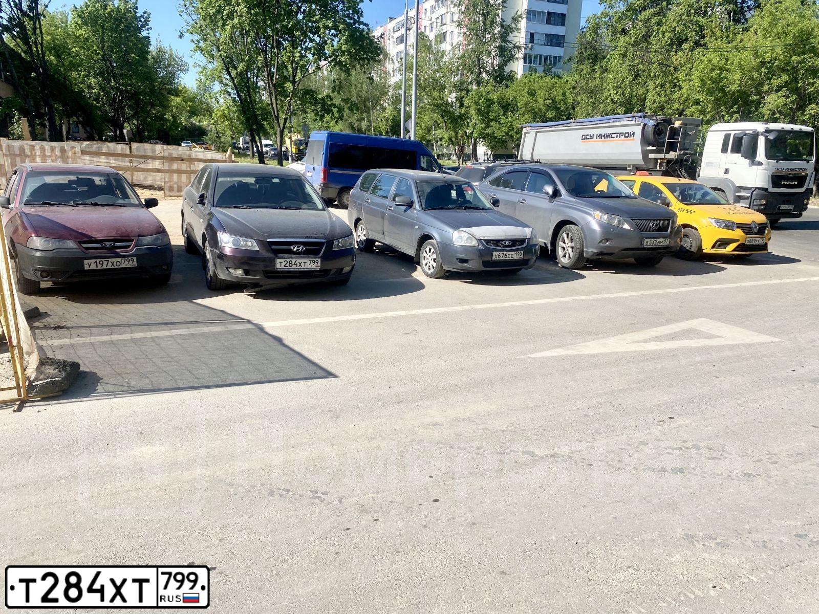 Фото автомобиля HYUNDAI SONATA, 2007 — госномер Р825АН32. Цвет: ТЕМНО ВИШНЕВЫЙ