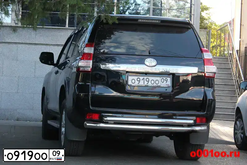 Фото автомобиля TOYOTA LANDCRUISER, 2015 — госномер О919ОО09. Цвет: ЧЕРНЫЙ