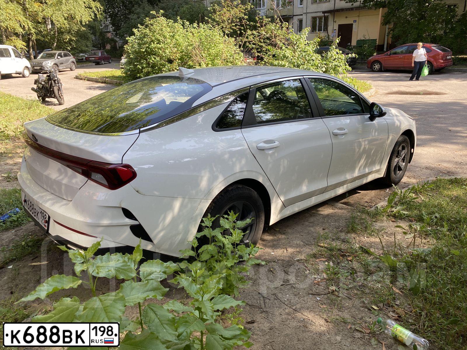 Фото автомобиля KIA K5, 2020 — госномер К688ВК198. Цвет: Белый
