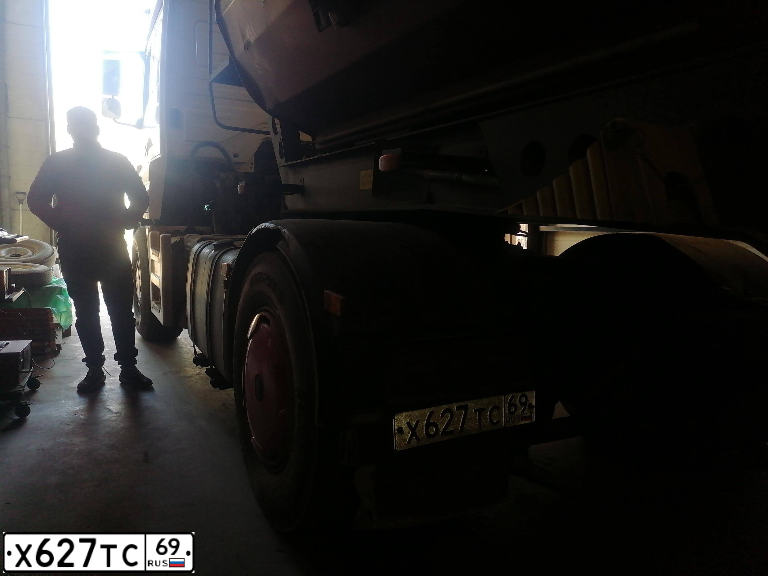 Фото автомобиля KAMAZ 5490 /4X2/, 2018 — госномер О680ТТ750. Цвет: Белый 9010 RAL