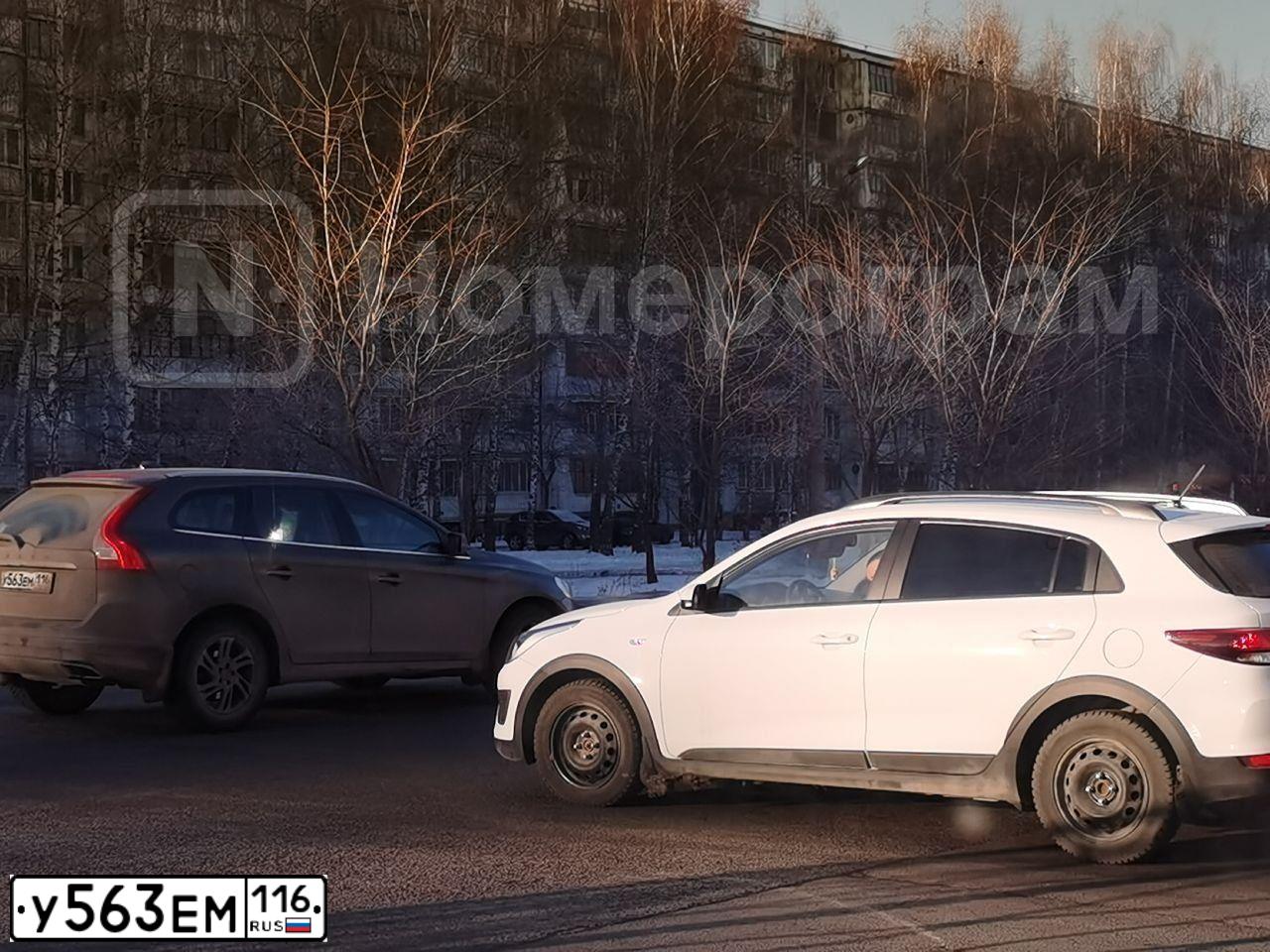 Фото автомобиля VOLVO XC60, 2014 — госномер М655ВМ716. Цвет: СЕРО-БРОНЗОВЫЙ