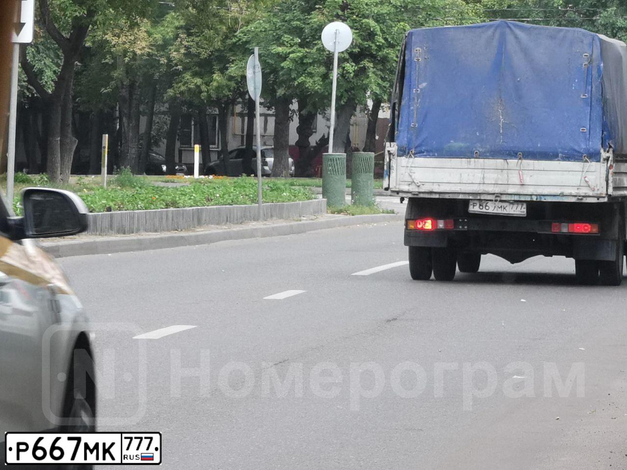 Фото автомобиля ACURA MDX, 2014 — госномер Р811АМ550. Цвет: Серый