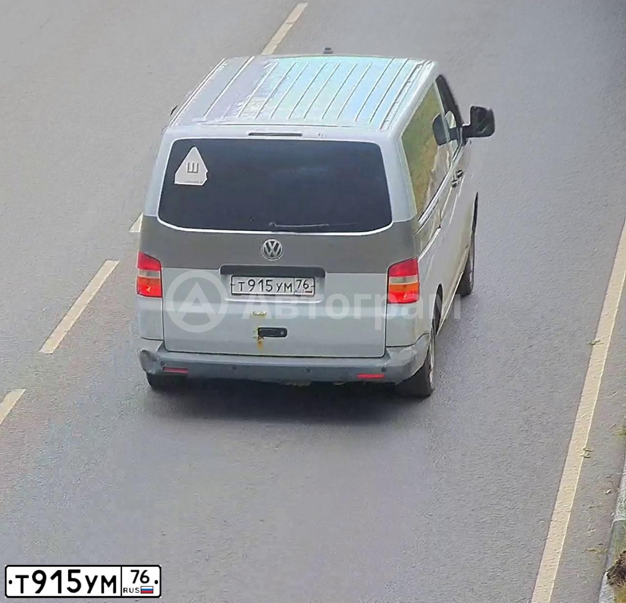 Фото автомобиля VOLKSWAGEN MULTIVAN, 2007 — госномер Т915УМ76. Цвет: СВЕТЛО-СЕРЫЙ