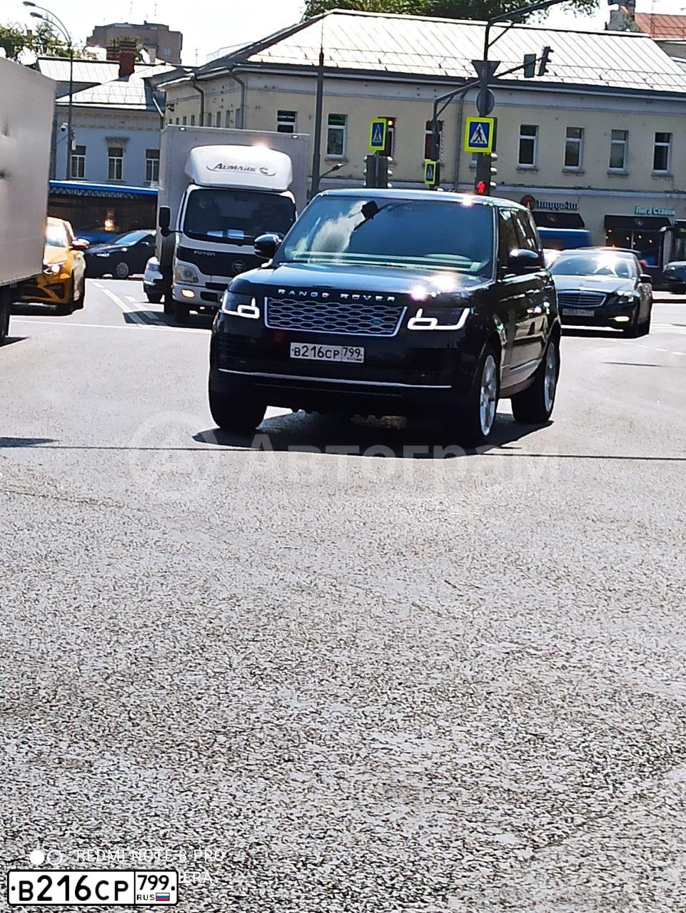 Фото автомобиля LANDROVER RANGE ROVER, 2019 — госномер В216СР799. Цвет: ЧЕРНЫЙ