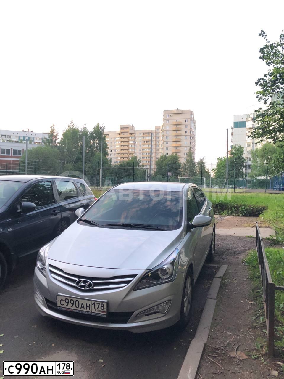 Фото автомобиля HYUNDAI SOLARIS, 2016 — госномер С990АН178. Цвет: Серебристый