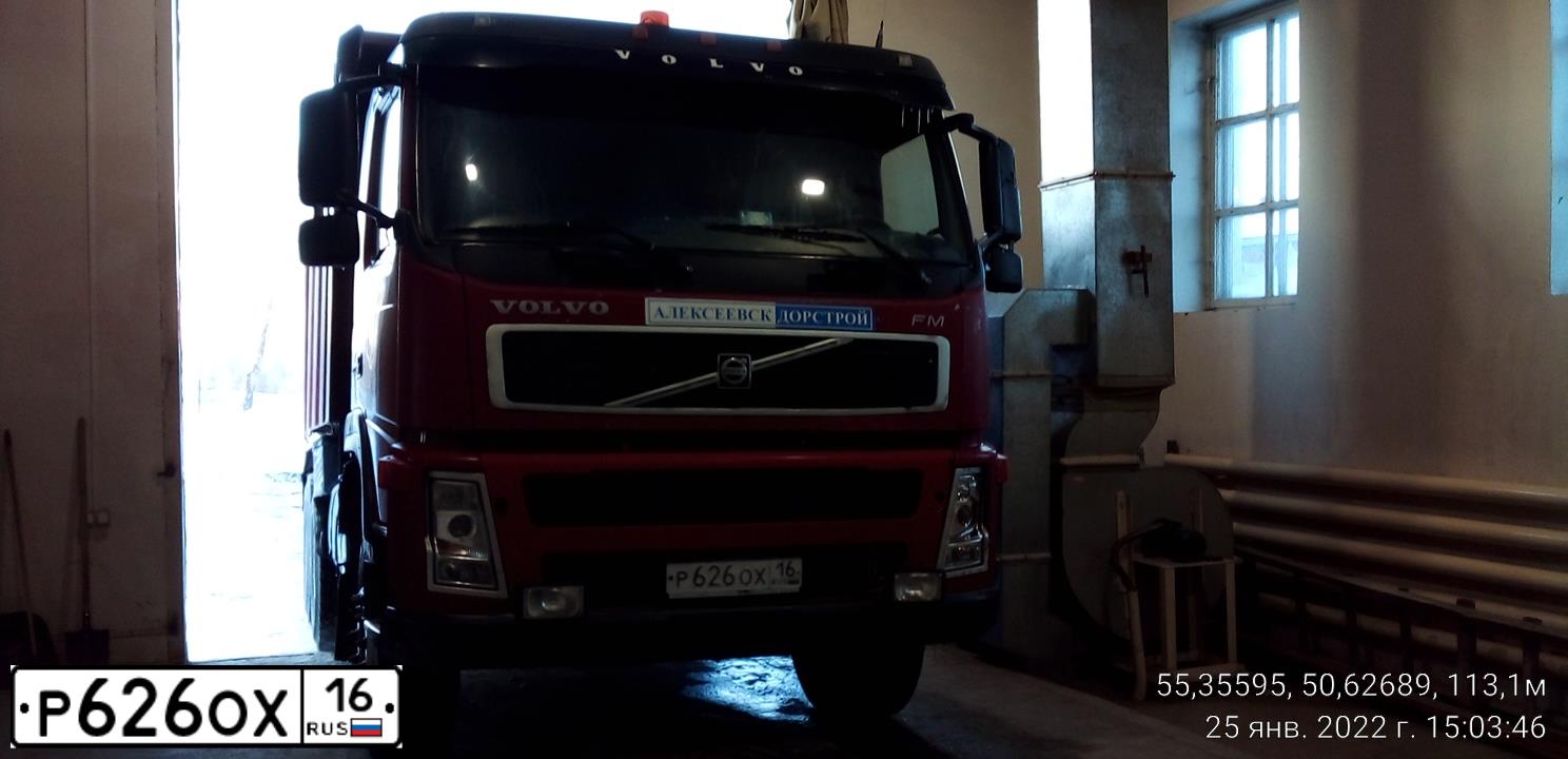 Фото автомобиля VOLVO SERIE FM /6X4/, 2008 — госномер Р626ОХ16. Цвет: КРАСНЫЙ