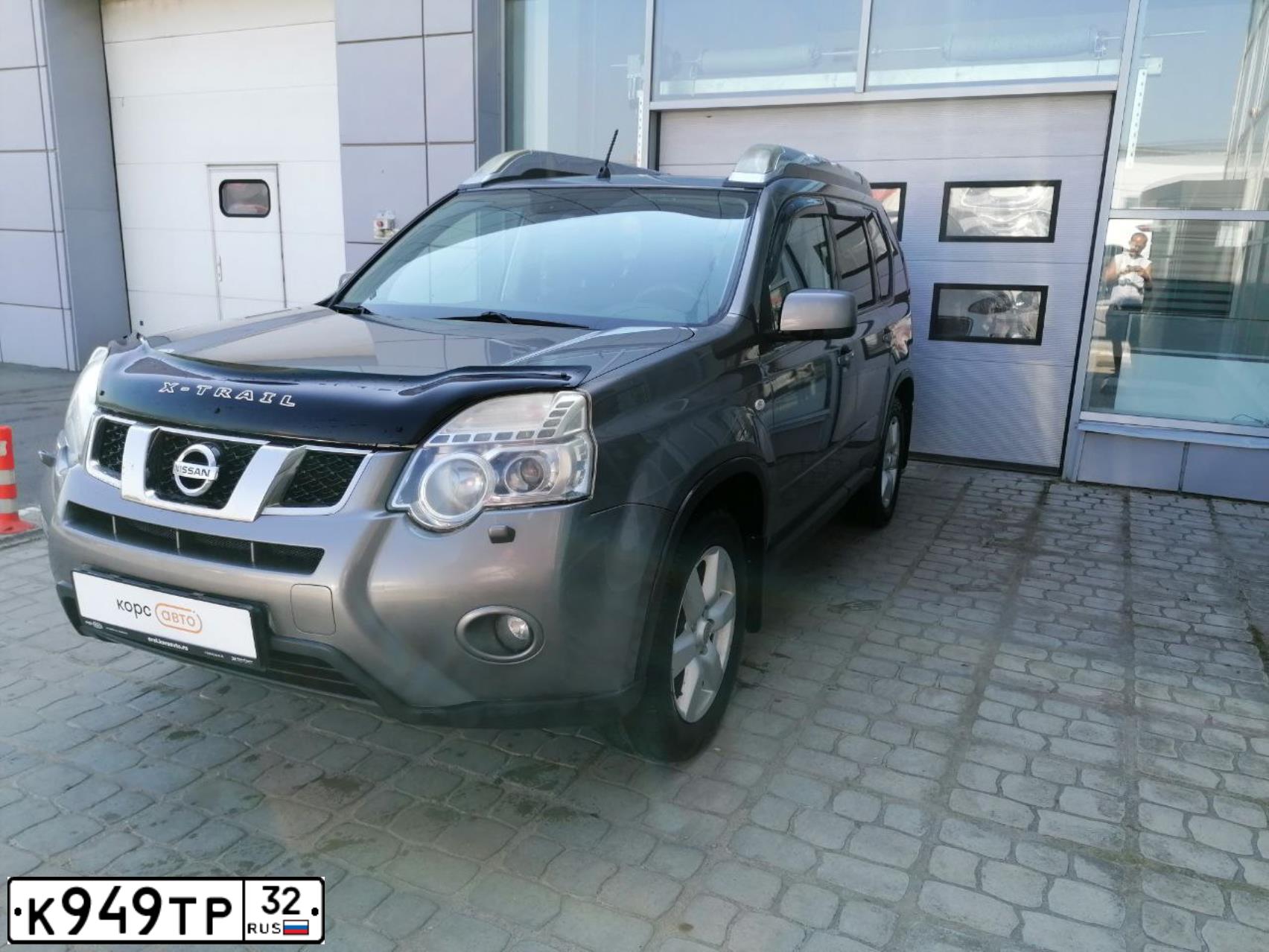Фото автомобиля NISSAN X-TRAIL, 2016 — госномер Н204ТК32. Цвет: СЕРЕБРИСТЫЙ