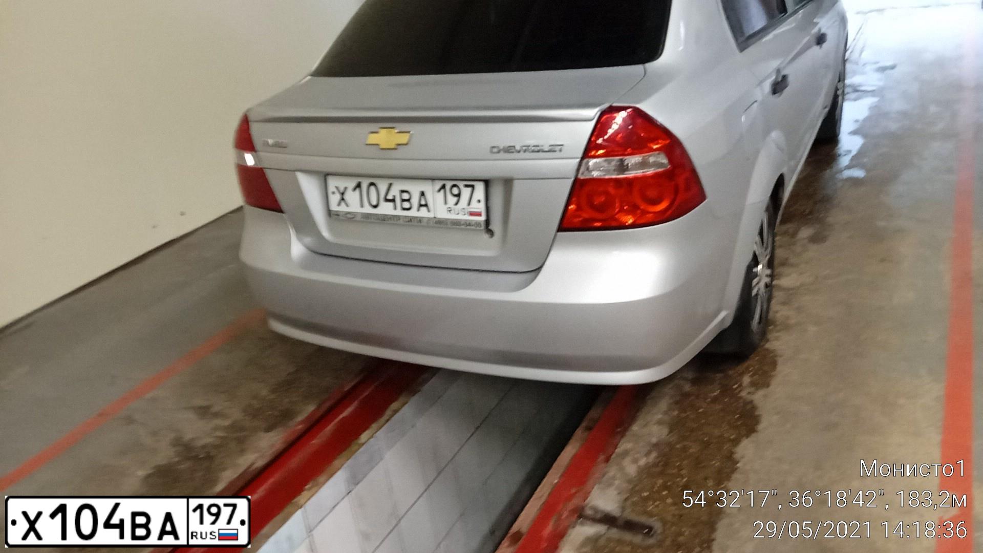 Фото автомобиля CHEVROLET AVEO, 2010 — госномер Р302АТ40. Цвет: СЕРЕБРИСТЫЙ