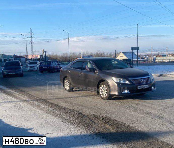 Фото автомобиля TOYOTA CAMRY, 2011 — госномер Н480ВО75. Цвет: СЕРЫЙ