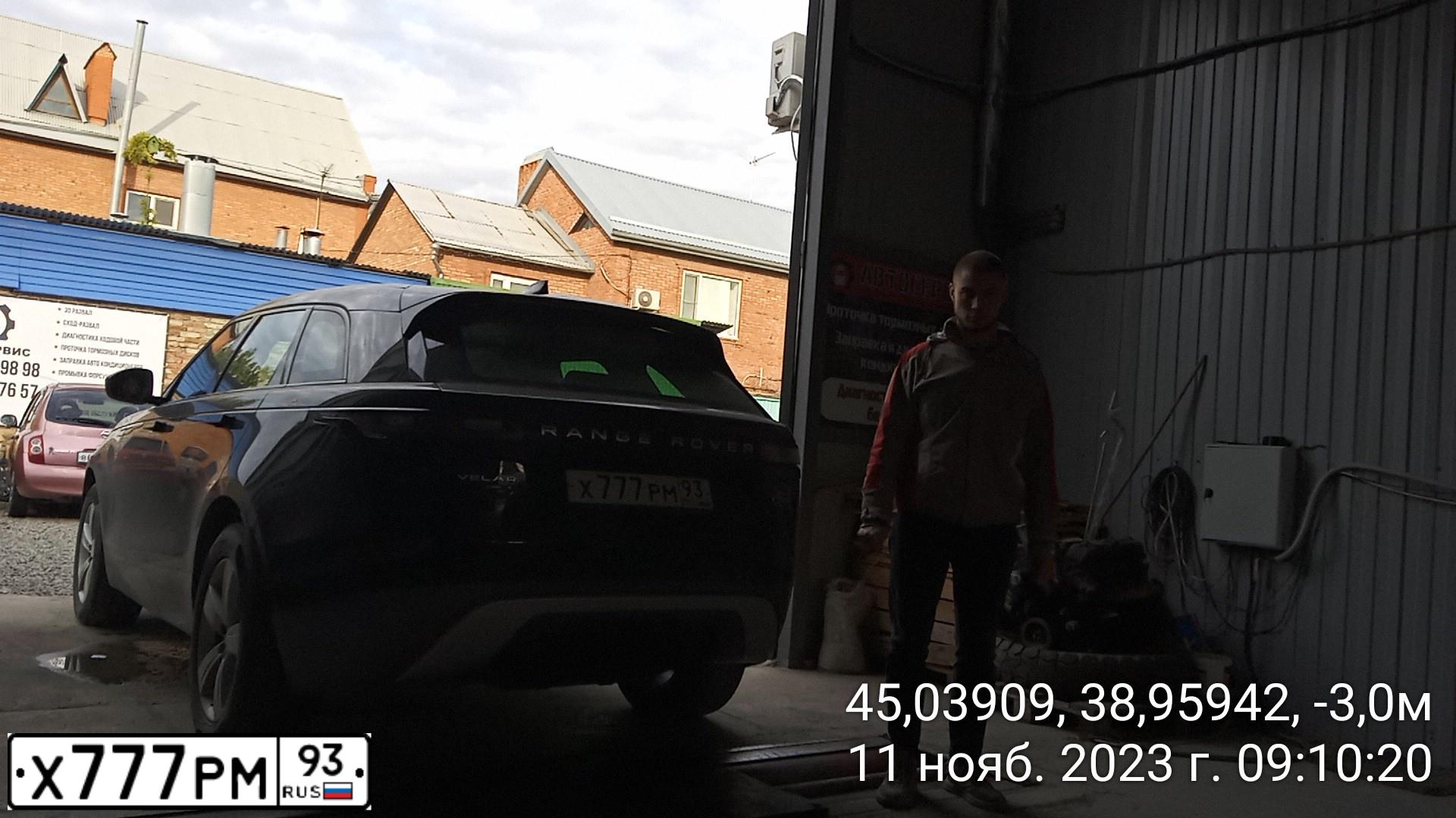Фото автомобиля LANDROVER RANGE ROVER VELAR, 2018 — госномер Х777РМ93. Цвет: ЧЕРНЫЙ