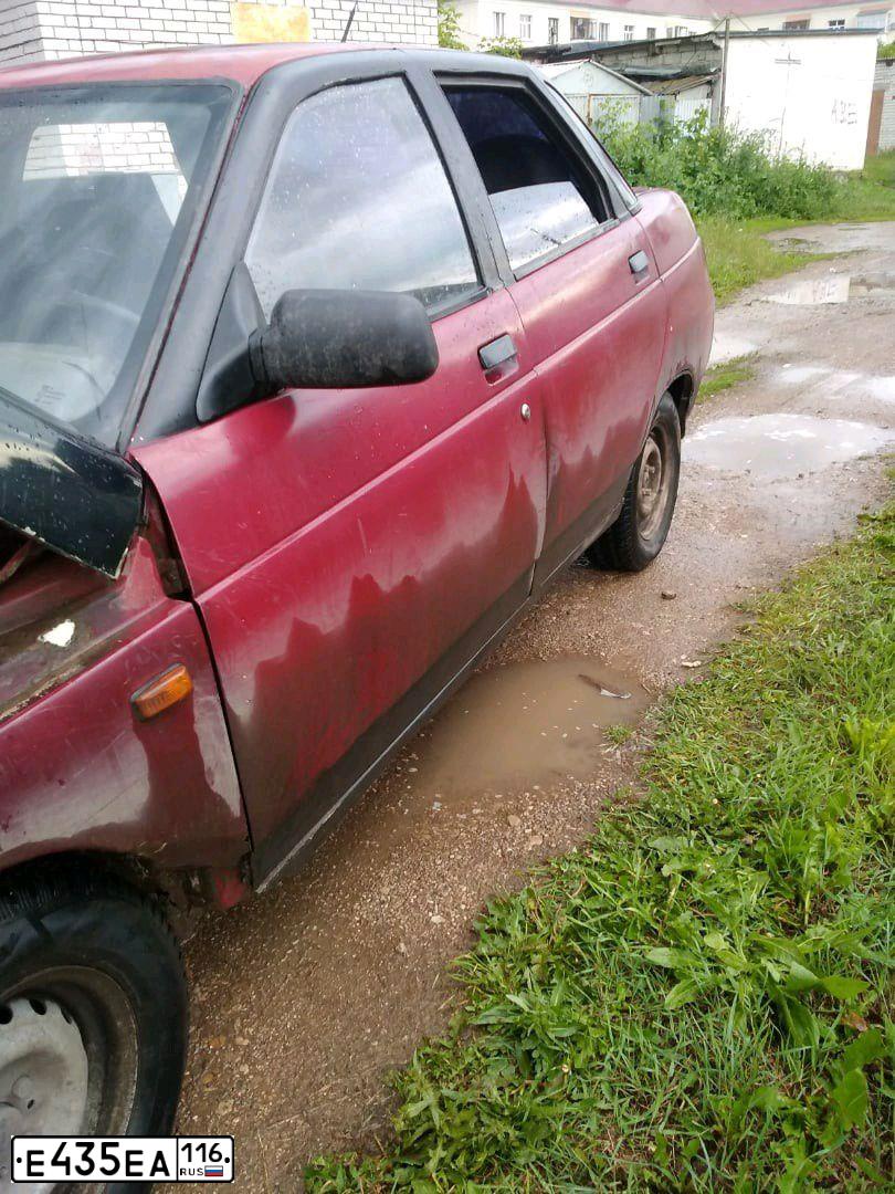 Фото автомобиля LADA 2110, 2000 — госномер Е435ЕА116. Цвет: Красный