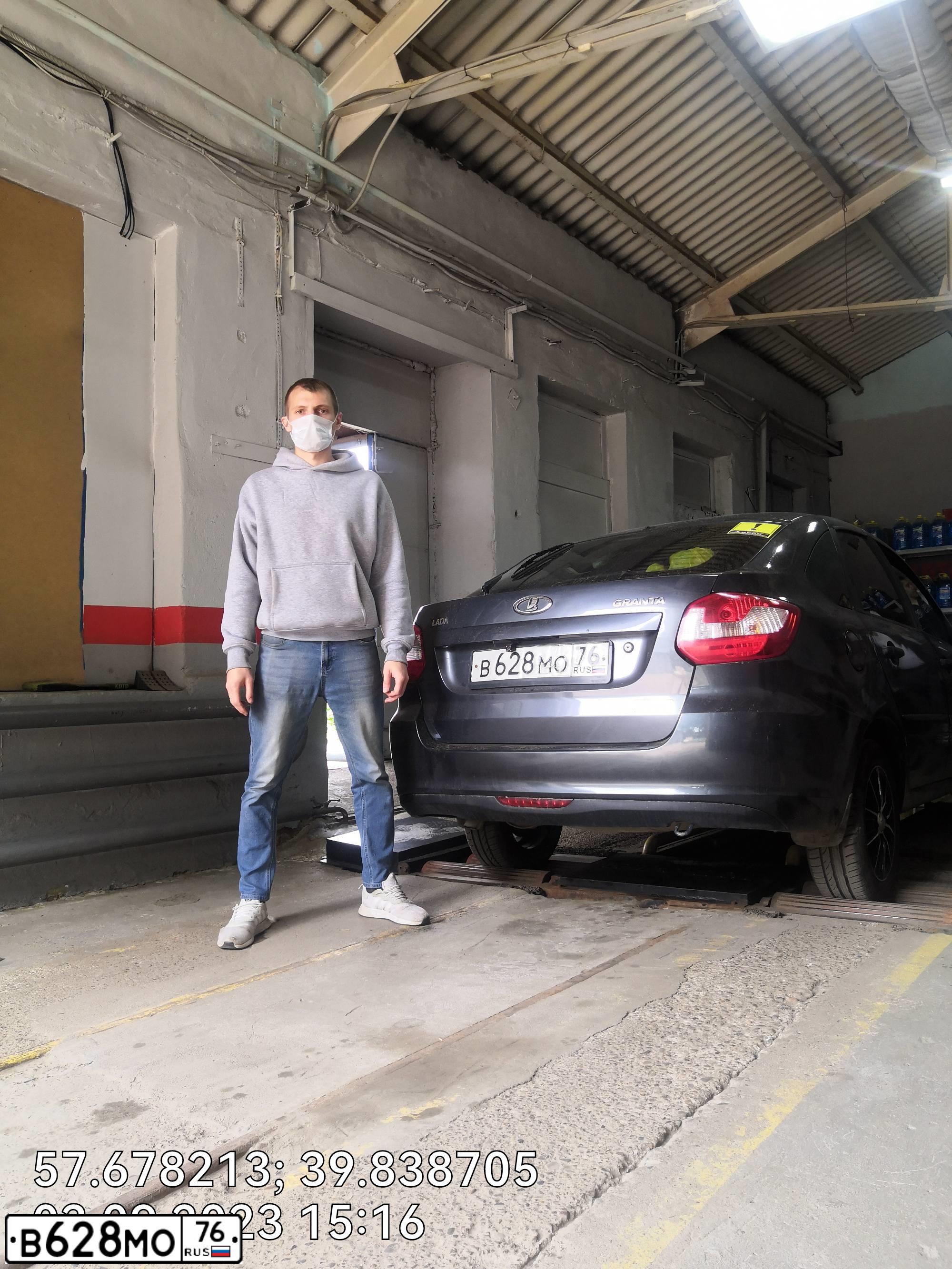 Фото автомобиля LADA 2191 GRANTA, 2016 — госномер В628МО76. Цвет: СЕРЕБРИСТО-ТЕМНО-СЕРЫЙ