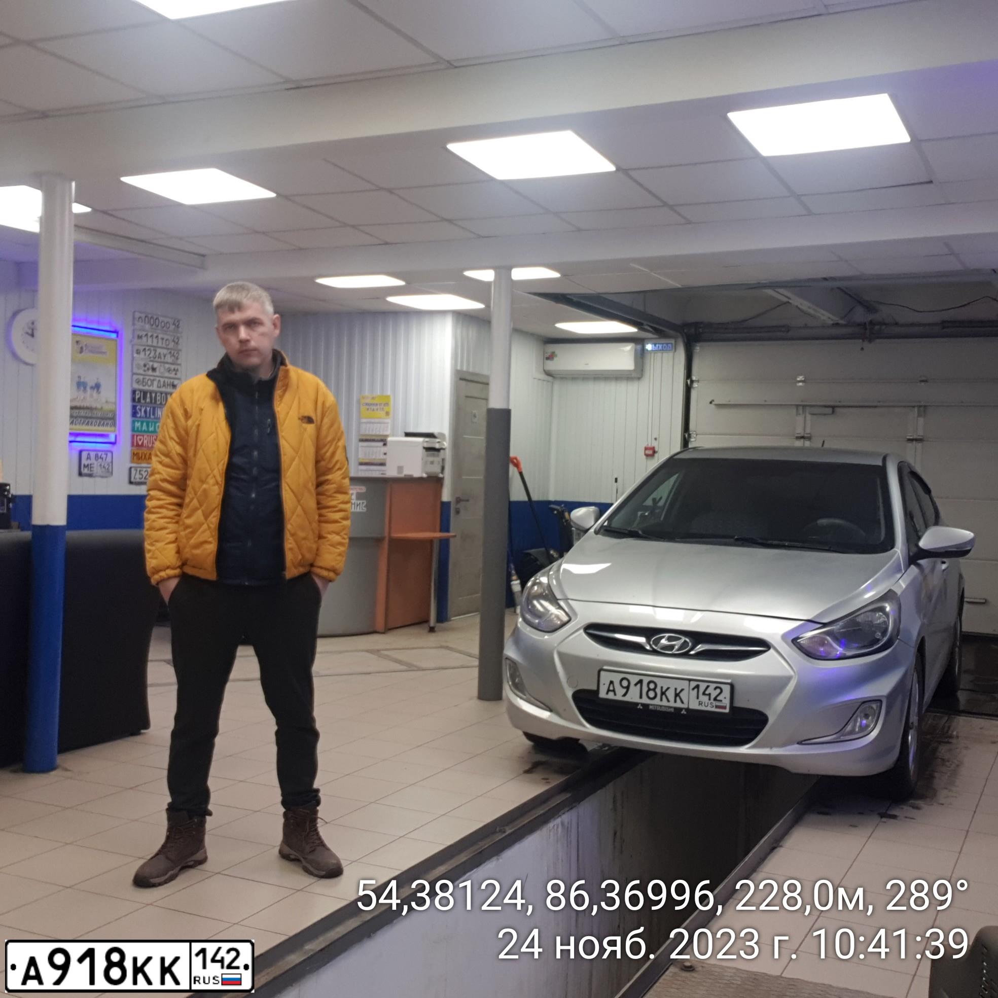 Фото автомобиля HYUNDAI SOLARIS, 2011 — госномер А918КК142. Цвет: Серебристый
