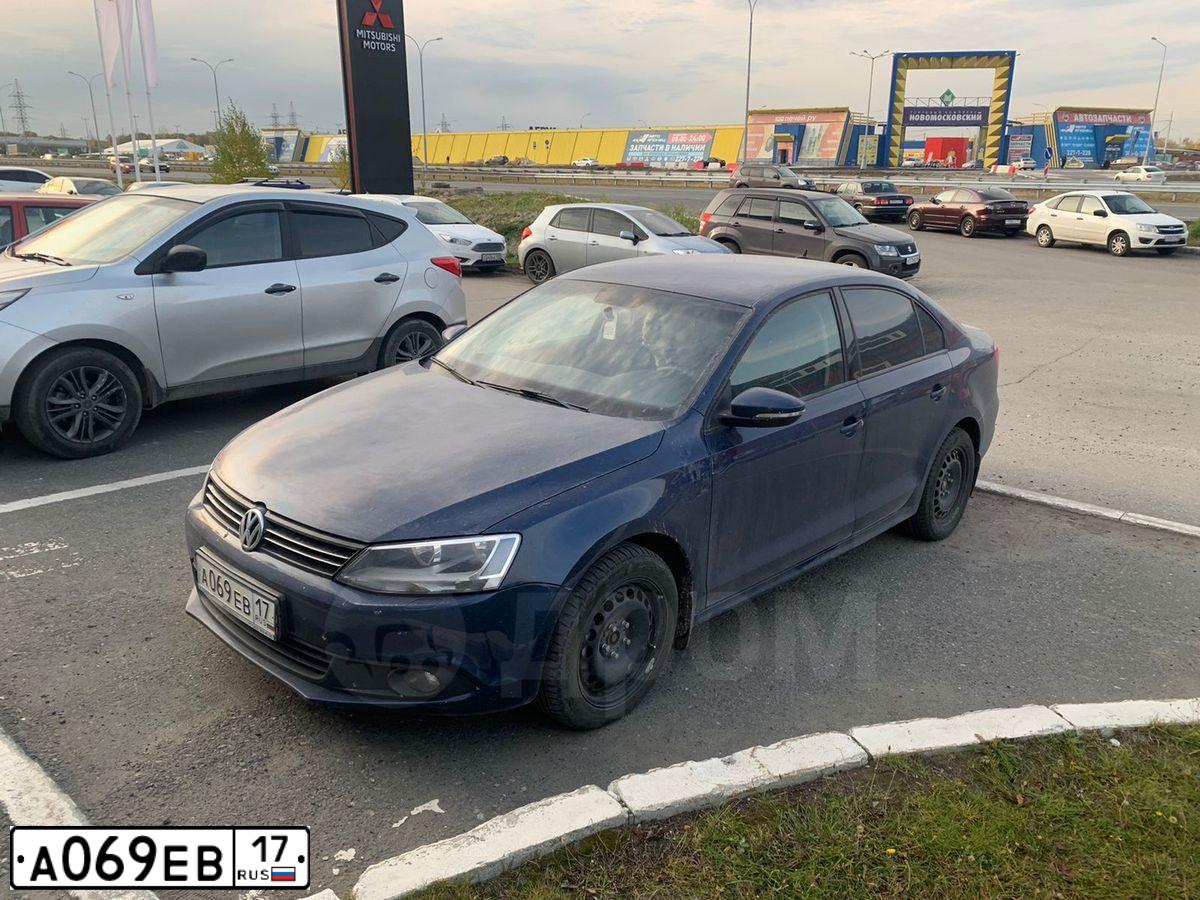 Фото автомобиля VOLKSWAGEN JETTA, 2011 — госномер Т647УО196. Цвет: синий