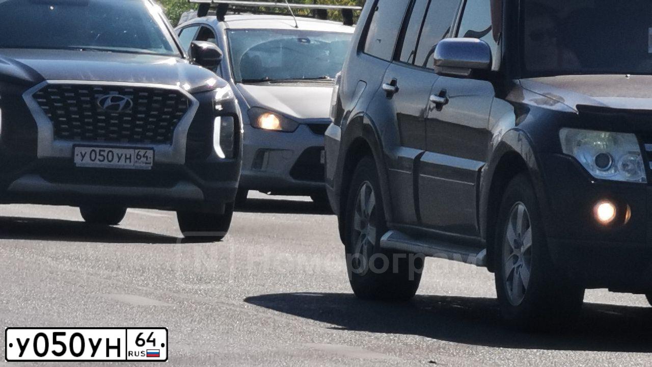 Фото автомобиля HYUNDAI GRAND SANTA FE, 2016 — госномер К651КУ164. Цвет: Белый