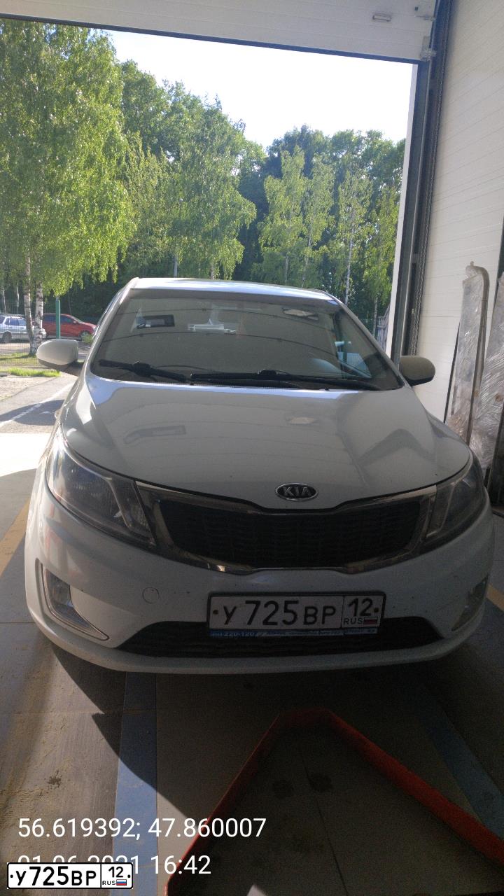 Фото автомобиля KIA RIO, 2012 — госномер У725ВР12. Цвет: Белый