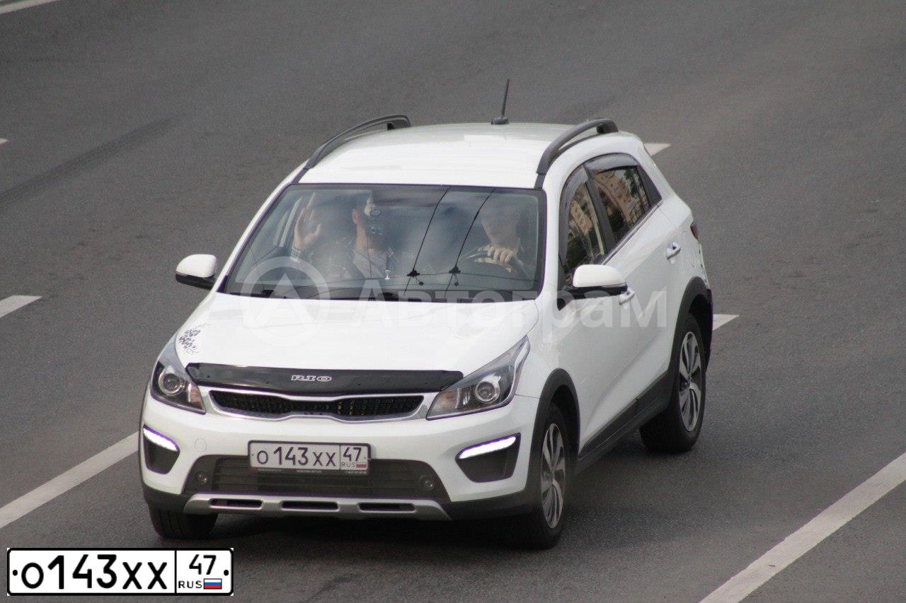 Фото автомобиля KIA RIO, 2019 — госномер Т418ОС198. Цвет: БЕЛЫЙ
