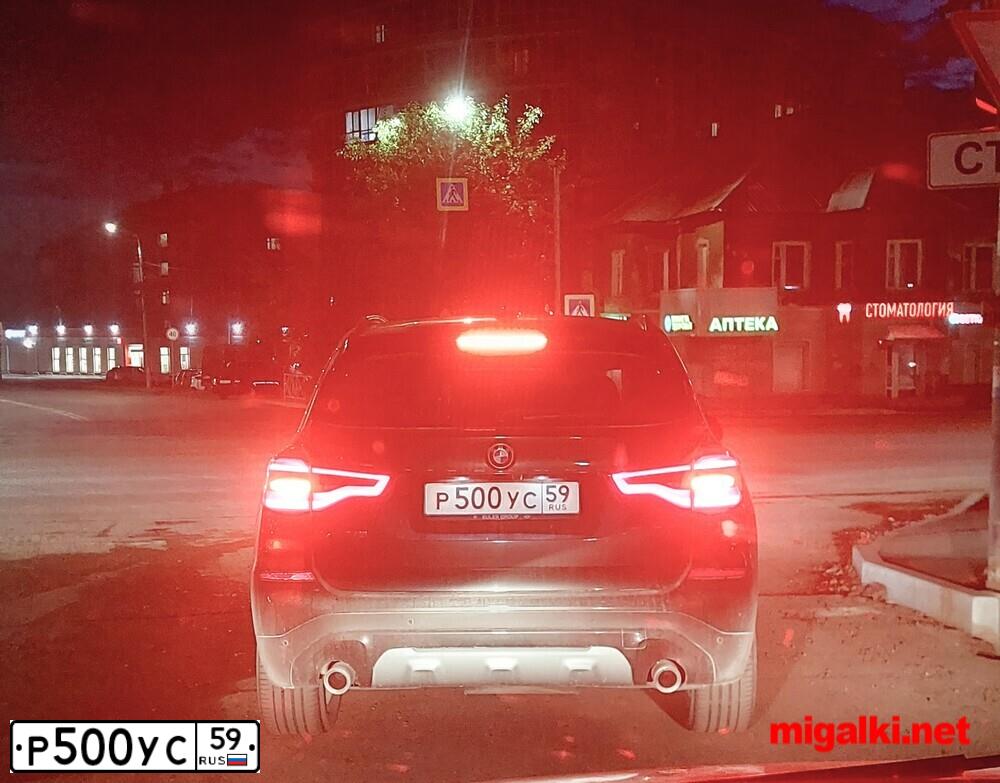 Фото автомобиля BMW SERIE 3, 2013 — госномер Р500УС59. Цвет: Белый