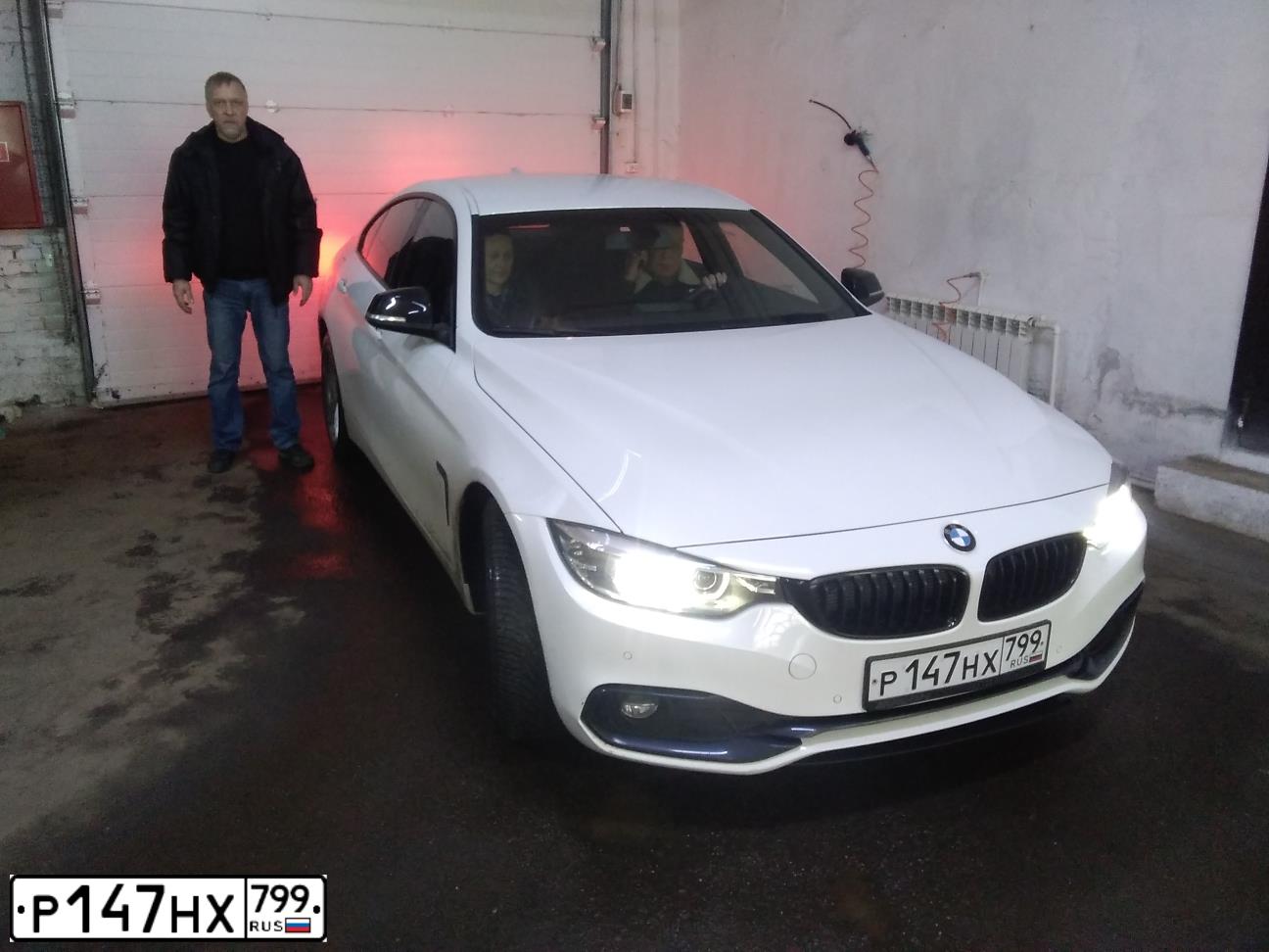 Фото автомобиля BMW SERIE 4, 2019 — госномер Р147НХ799. Цвет: Белый