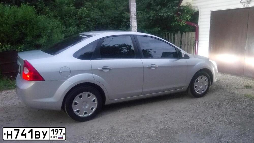 Фото автомобиля FORD FOCUS, 2010 — госномер В455ХХ126. Цвет: Серебристый
