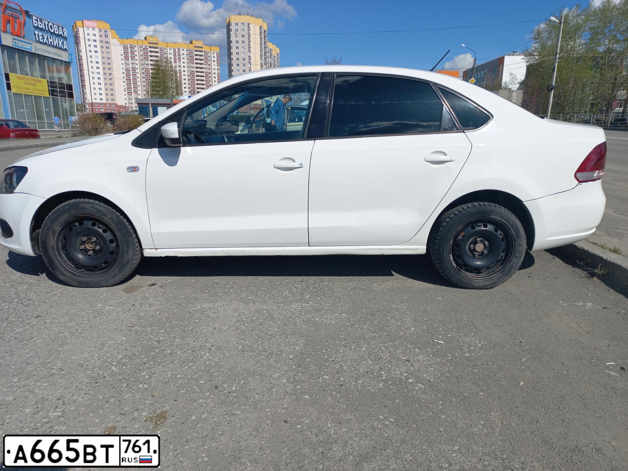 Фото автомобиля VOLKSWAGEN POLO, 2013 — госномер В509РУ43. Цвет: Белый