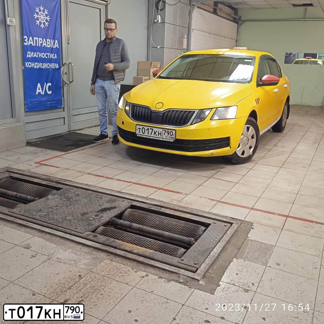 Фото автомобиля SKODA OCTAVIA, 2017 — госномер Т017КН790. Цвет: ЖЁЛТЫЙ