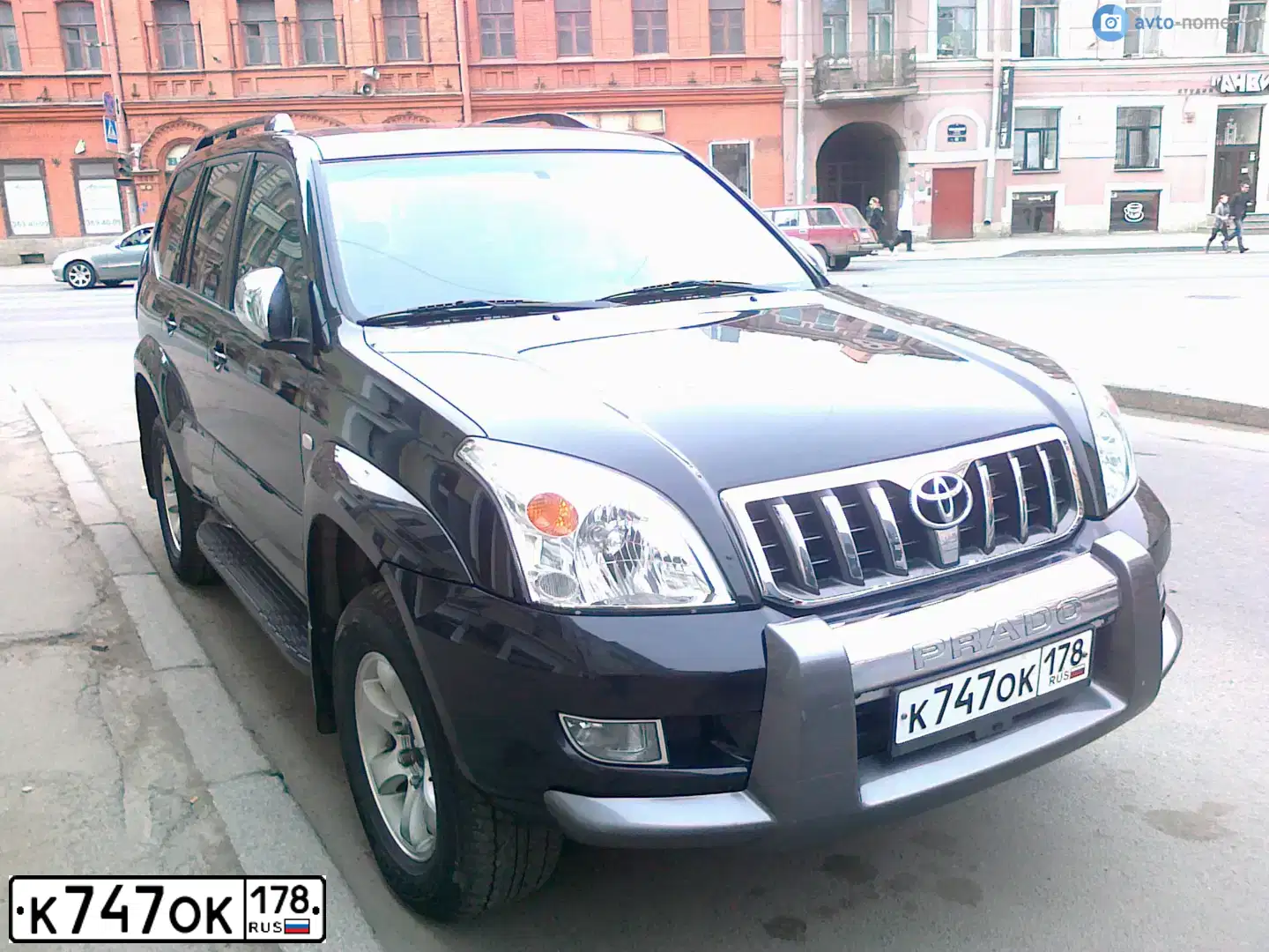 Фото автомобиля TOYOTA LANDCRUISER, 2007 — госномер К747ОК178. Цвет: ЧЕРНЫЙ