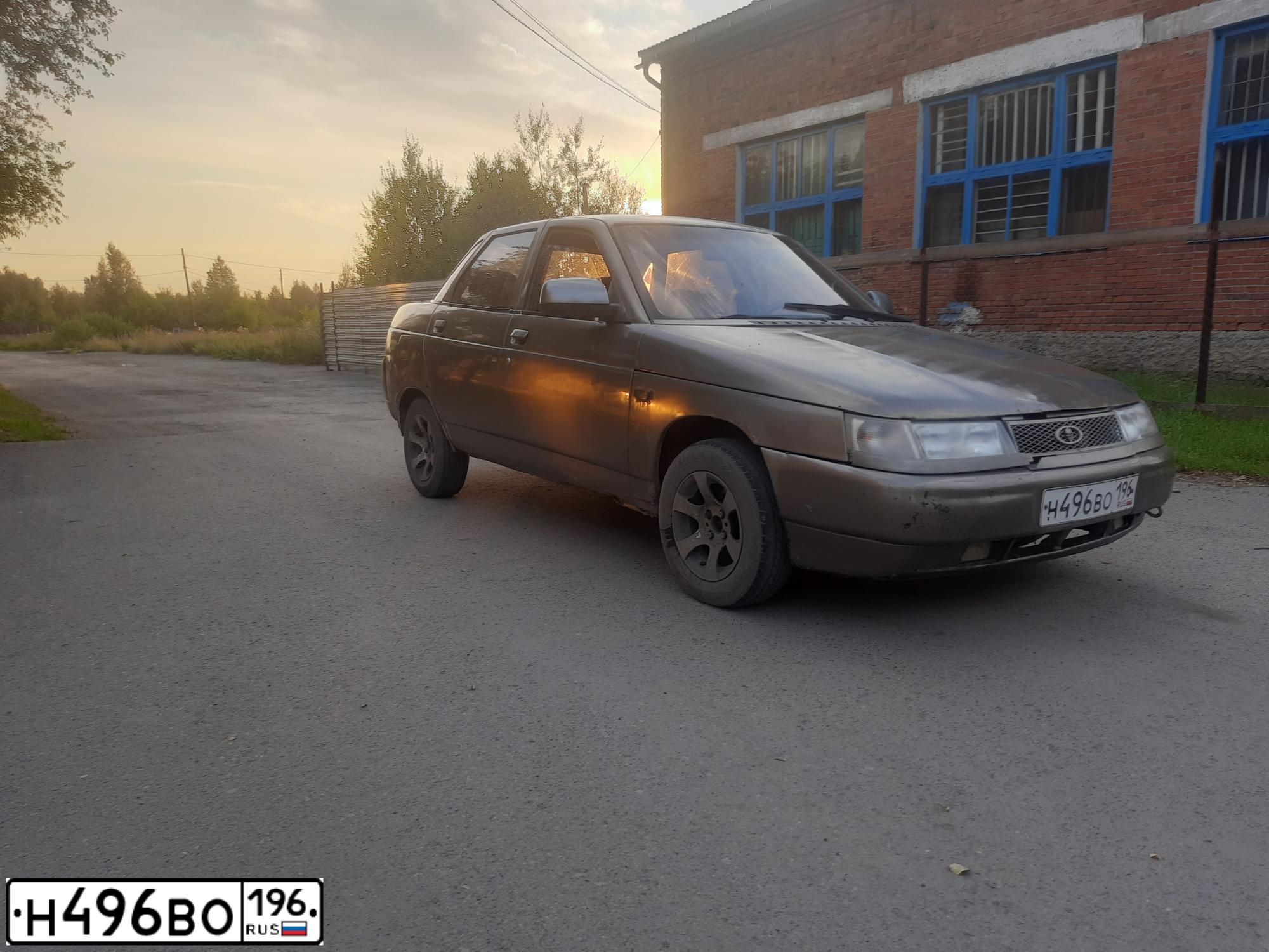 Фото автомобиля LADA 2110 LADA, 2000 — госномер Н496ВО196. Цвет: СЕРЕБРИСТЫЙ СЕРО-ЗЕЛЕНЫЙ